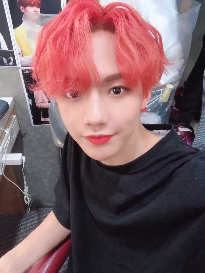 AB6TRACT's tweet photo. · 𝐬𝐚𝐥.utᥱ ** wᥱ ᥲrᥱ [ ᥲb'𝟔𝐭𝐫𝐚𝐜𝐭_ ] ¿¿ꜜ 𝕣𝕠 : : ın #B7SCB + #LOVEDNA ›

Nuestro bb precioso asiste al comeback de los chicos de B7S, los amamos 1 chingo, firmenle la cola a Ro. https://t.co/ThpUECJlJB