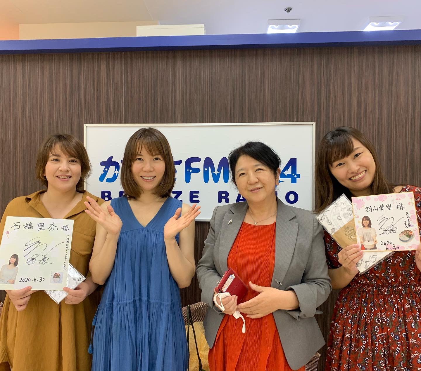 里奈 らんち4 気づいた 私 半崎美子さん かずさエフエム石村社長で信号機の色だ 笑 並び順が残念 笑 みさとちゃんは仲間外れw かずさエフエム 半崎美子