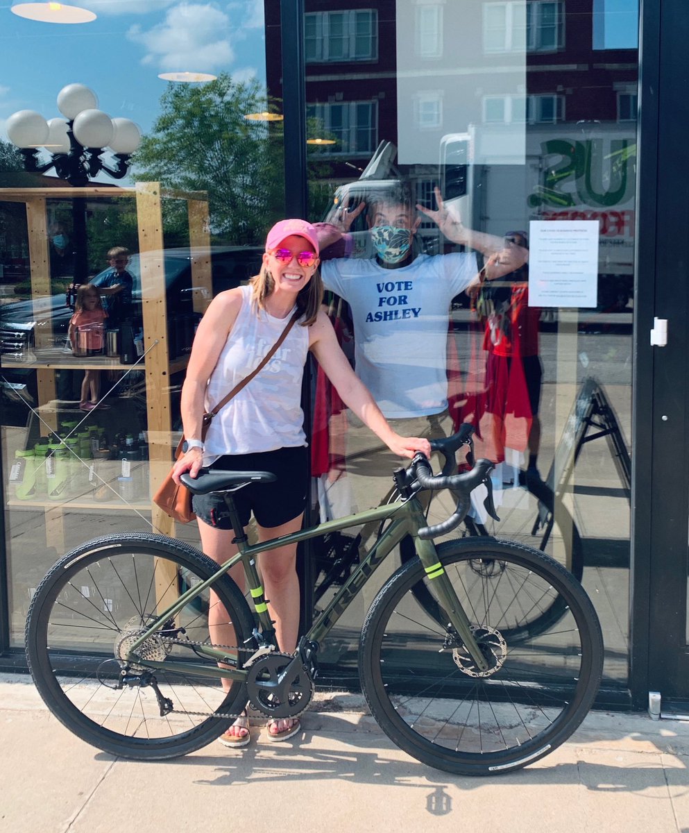 EricLondon_Runs's tweet photo. My wife is officially part of the gravel bike scene! @districtbicycle @TrekBikes #UnlearnPavement https://t.co/27VXrOKHW4
