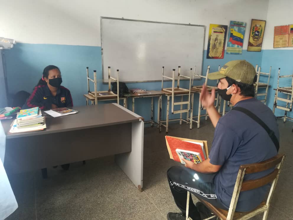 escuelatarabay's tweet photo. Recepción de carpetas pedagógicas, tomando en cuenta los protocolos de bioseguridad.
#CadaFamiliaUnaEscuela @MPPEDUCACION @ZonaEducTachira
@charlychaves https://t.co/rvlOoWc0ov