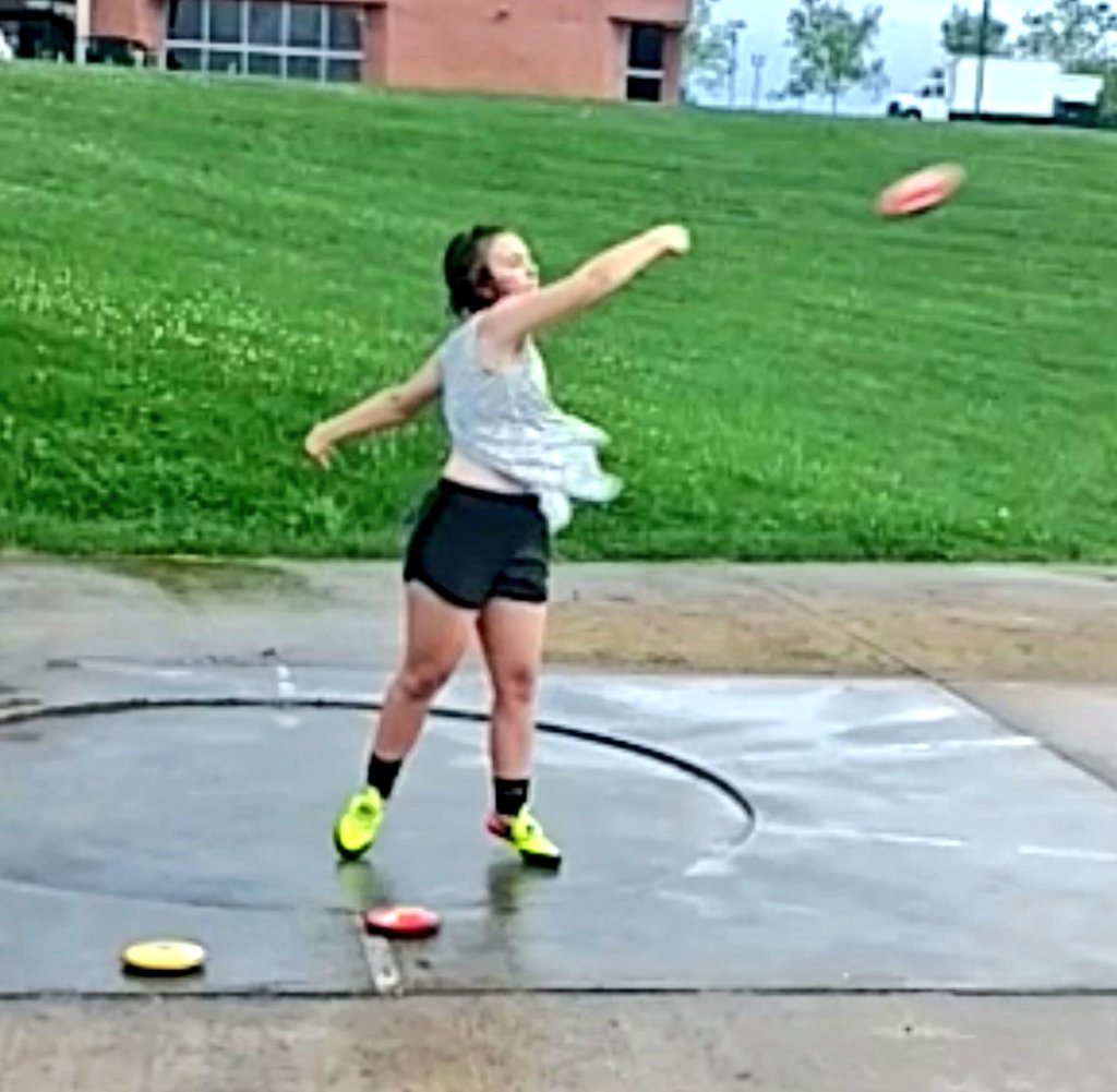 C_Banner_VFL's tweet photo. A little Tuesday Night #discusfever w @lauryn_banner after the storms rolled through! Great work today. Thx @coachadpsthrows for the workout. #discus #discusthrow #fieldandtrack #throwernation #outworkthem https://t.co/MCqI8GRcX4