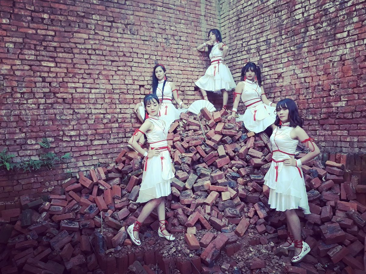 Team_PolarisVN's tweet image. もう7月ですね
一緒に頑張ろう(♡˙︶˙♡)

#polarisidolgroup #vietnam #hanoi #japan #idol ＃POLARIS
#ポラリスアイドルグループ　#ベトナムアイドル　#日本　#ハノイ
#LINE オフィシャルスタンプがリリース　❗❗❗
皆様、是非ご購入お願いします！！
bit.ly/PolarisLineSta…