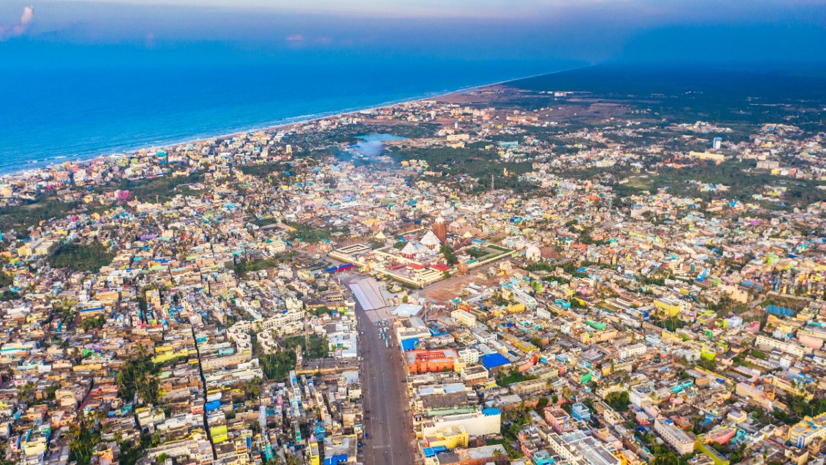 JagannathaDhaam's tweet photo. Aerial view of Grand Road, Puri ready for Return car festival of Lord Jagannatha #RathYatra2020 https://t.co/aB4bgarZOc
