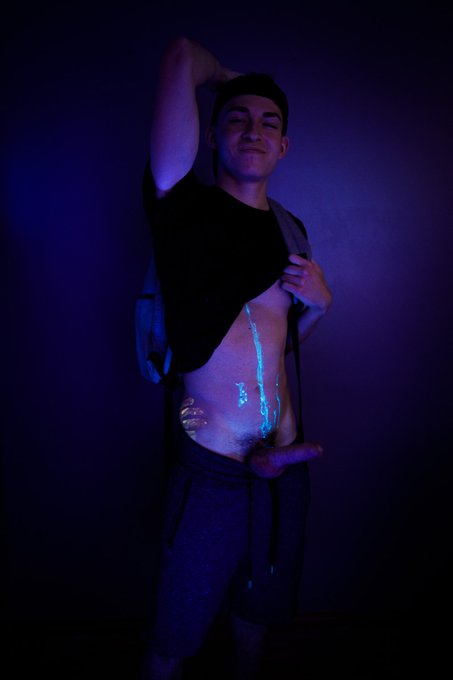 Going through airport security be like.. https://t.co/T01KUxyhPc<a href="/tag/nakedchallenge"class="tags"><span>#nakedchallenge</span></a>