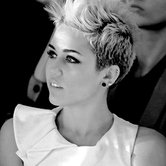 BethXGrey0's tweet photo. Black&amp;White 🖤
#MileyCyrus https://t.co/NxvcD3nAbe