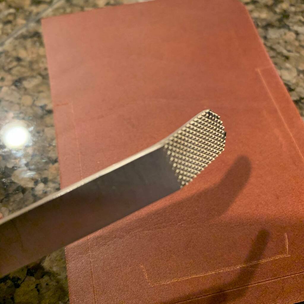 CM_Leather's tweet image. I know it’s necessary to make the glue stick but I hate this part! Such a nice smooth surface and I have to go rough it up...
#whydidihavetodothis #leatherpattern  #leatherwallet instagr.am/p/CCFbTuyJsju/