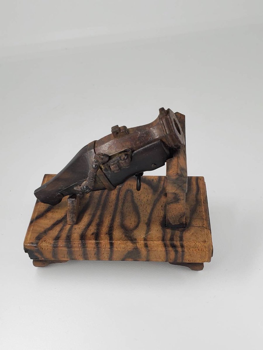 東急ハンズ名古屋店 No Twitter 予告 10f男の書斎ヴィンテージフェア マニア心をくすぐる こんな逸品もご用意します マッコウクジラの歯でできた小物入れ 17 000円 税 江戸時代に使われた鉄砲の根付け 350 000円 税 ヴィンテージフェア