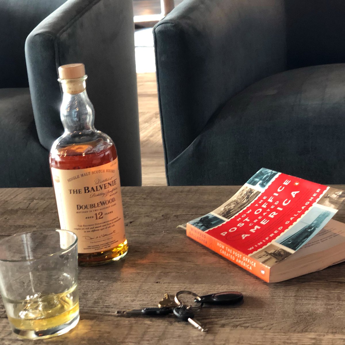 dexterpsychodog's tweet image. How to read
#reading #penguinbooks #howtoread #scotch #balvenie #balvenie12 #quarentine #read #howto #scotchandread #book #drink