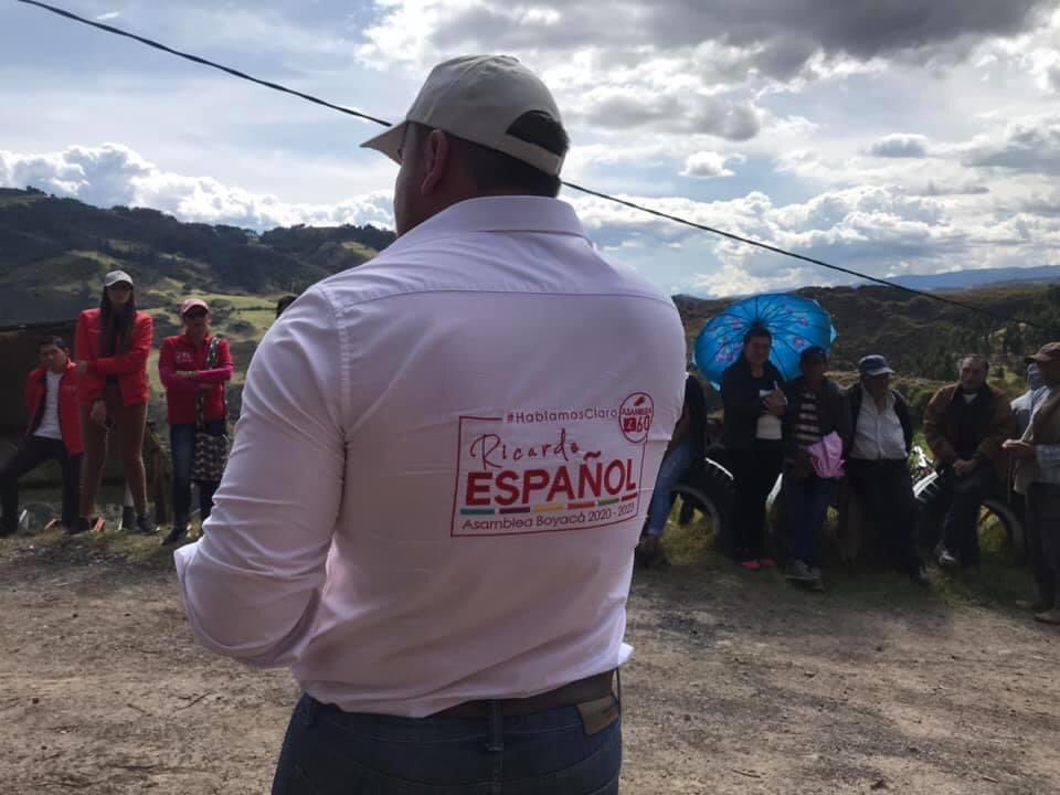 L60Espanol's tweet photo. Hoy cumplo un sueño

Agradecer a mis compañeros de la Asamblea de Juventudes Liberales de Boyacá por darme el honor de ser su Presidente

Nuestro H.R @RodrigoRojas gran ejemplo para la juventud y en lo personal mi admiración

Gracias @davidfernandez6 nuestro presidente saliente https://t.co/BFkg3w6KCP