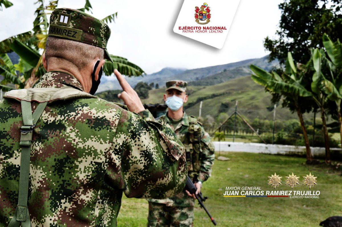 GralJuanRamirez's tweet photo. El trato justo a los subalternos y el respeto a la dignidad humana son el mayor acto de grandeza militar.

El actuar de un soldado de @Ejercito_Div7 nunca debe ir en contravía de nuestros principios y valores; y si lo hace, no es digno de portar este uniforme.

¡Somos Ejército! https://t.co/8knFgU7DiL