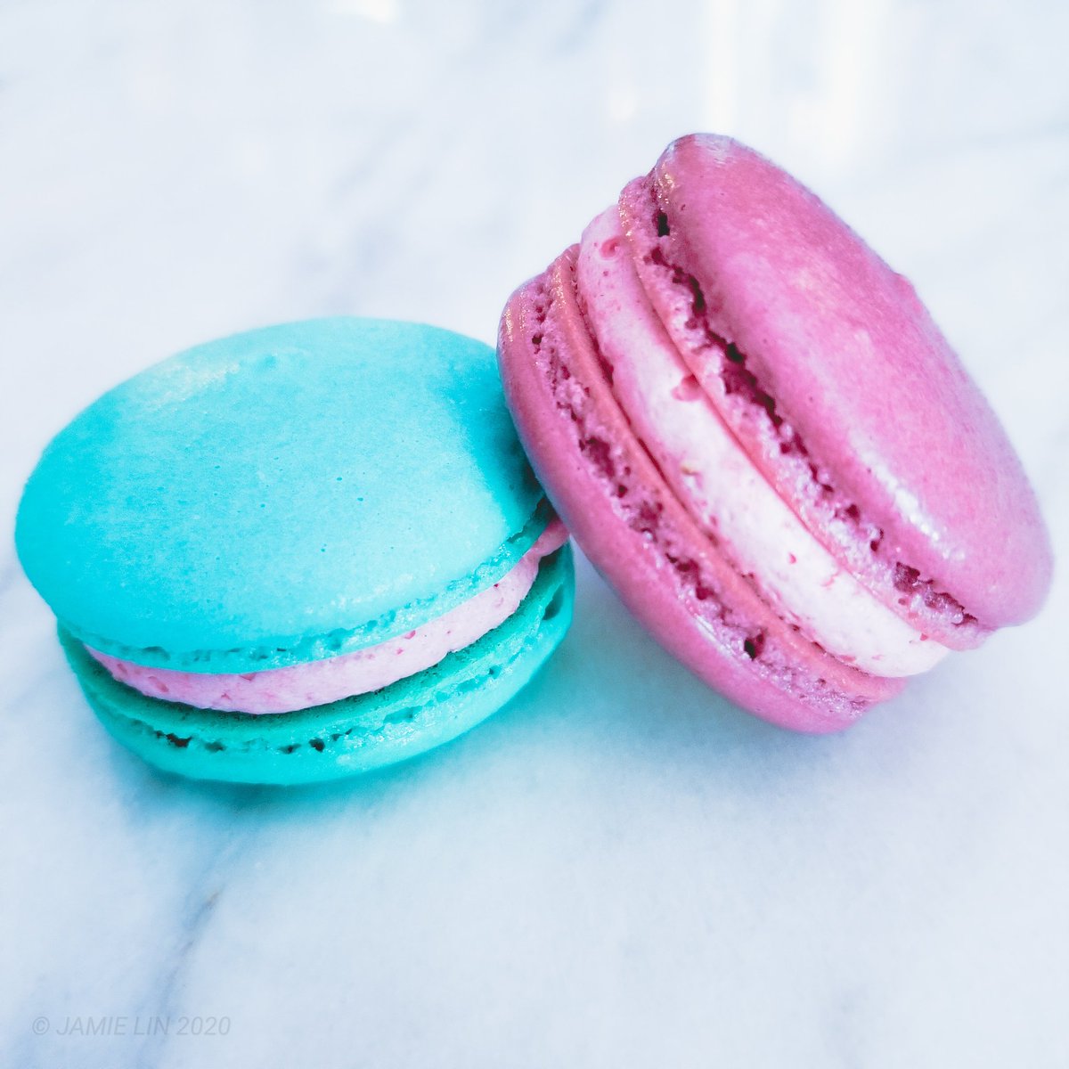 Jamie_Lin's tweet image. French macarons with strawberry buttercream, a dollop of peach and lemon curd! Playing with different colors on the shells with the same filling inside.
🍓
🍑
🍋
#bakedgoods #instalike #nomnom  #frenchmacarons #yummiesinmytummies #delicious  #madewithlove #jamielinbakes #homemade