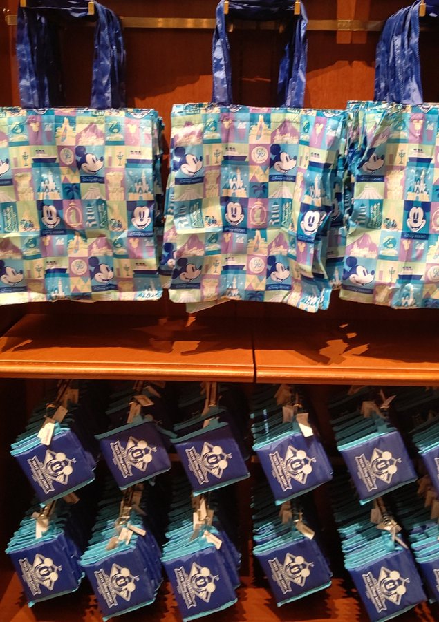 ディズニーエコバッグ ワンコイン 500円 なので本当に神 可愛くて即買いした 東京ディズニー限定のエコバッグがカワイイ プチプラ 2 2 いまトピ