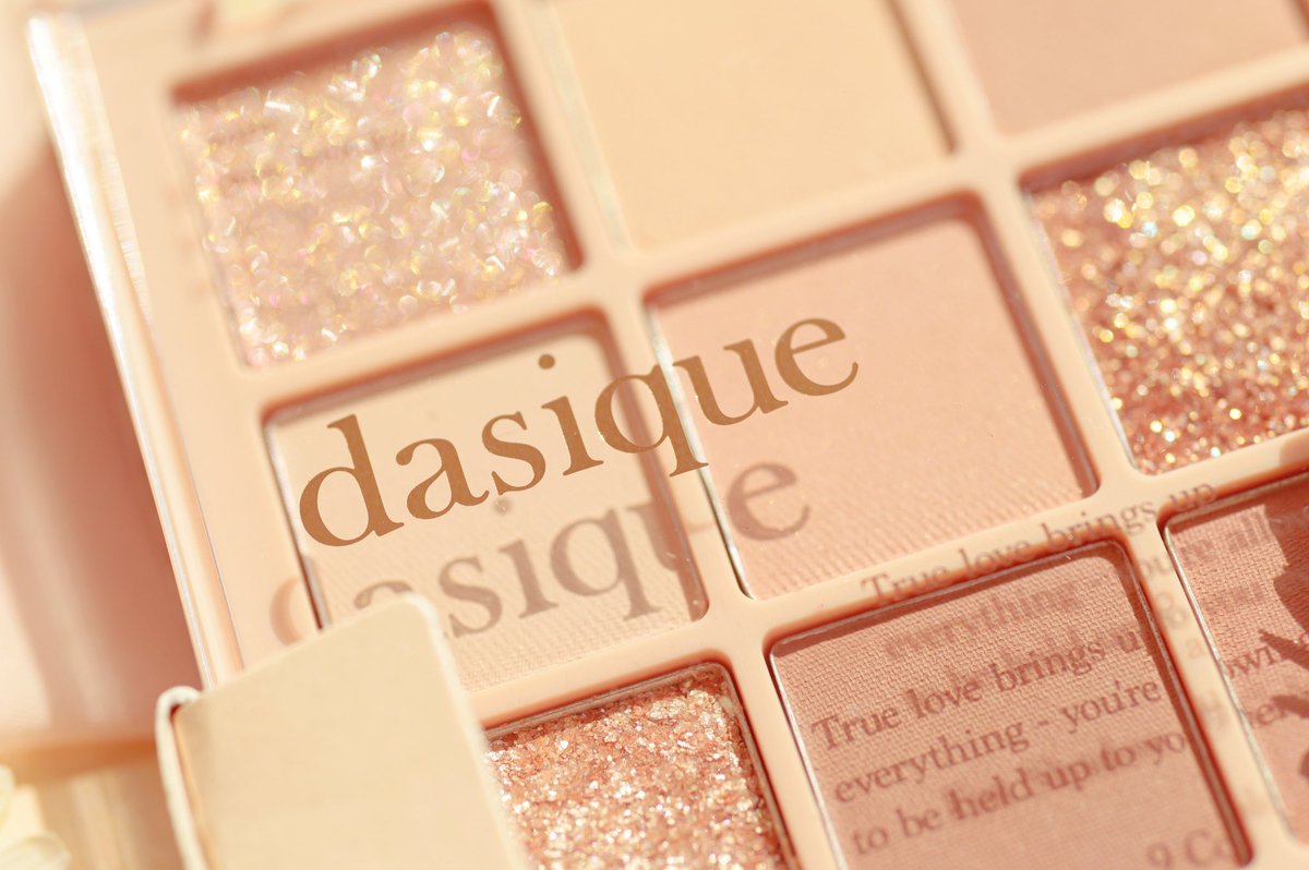 デイジーク در توییتر ベースとラメ 陰影カラ の完璧な組み合わせ デイジークヌードポーションシャドウパレット 深みのある目元にしてくれるはずです アイシャドウ 化粧品 ティント リップ 今日のメイク 今日のコスメ アイメイク プチプラコスメ 韓国