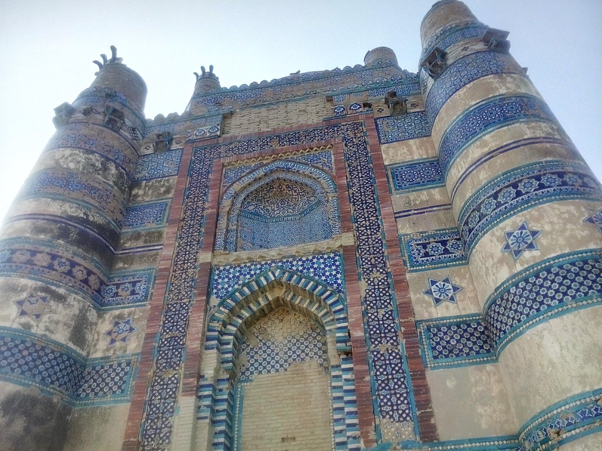 The main structure and the most ornate of all is attributed to one Bibi Jawindi (meaning 'lady blessed with eternal life' we don't know if this indeed was the actual name)She was the great-granddaughter of Makhdum Jahanian Jahan GashtThe tomb we are told was constructed in 1494