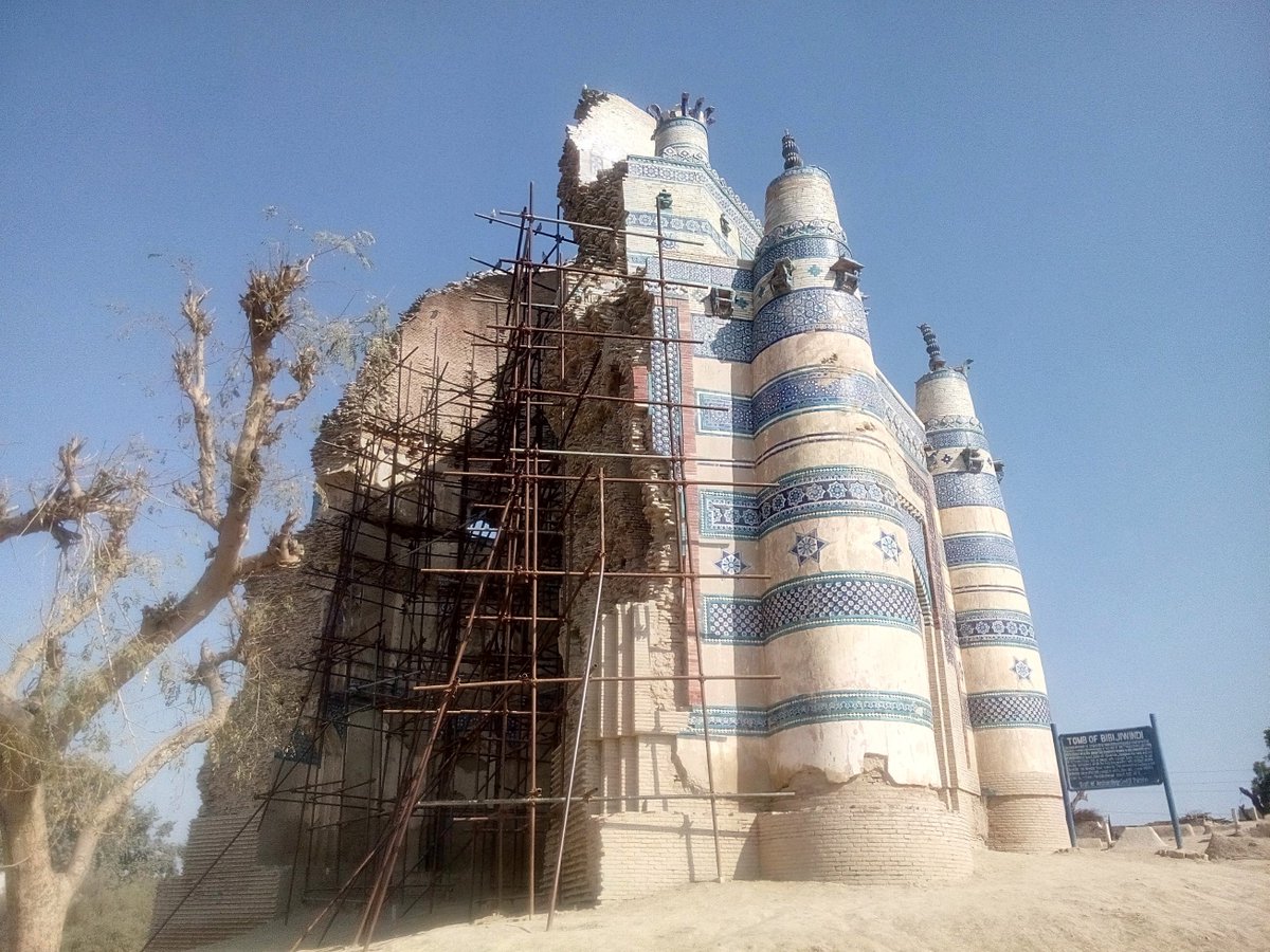 Now if one decides to takes 360⁰ panoramic walk around this structure is bound to catch some griefAround mid 19th century indifferent currents of Chenab flowing beside the high mound where Uch tombs stood sliced away, almost in a symmetry the one halves of each of these tombs