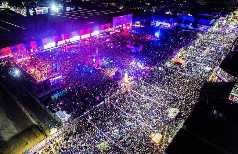 MundoAzulgrana's tweet photo. 🔙 A un año de uno de los días más felices de nuestras vidas 💙❤️
🏟️ A no bajar los brazos, para volver a sacar del medio en casa
#SiALaLeyDeRezonificación https://t.co/XInOFfvFEP