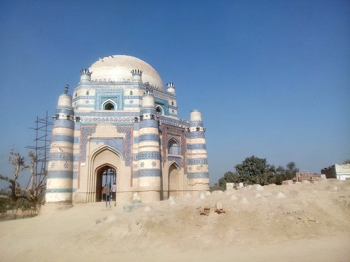 this was the tomb of Bibi Jawindi as we conclude our threads on UchJune was the month of  #Uch_Sharif and somewhere during July I should compile the story of Uch Sharif on "Mani Junction"... only if I could write more and procrastinate less