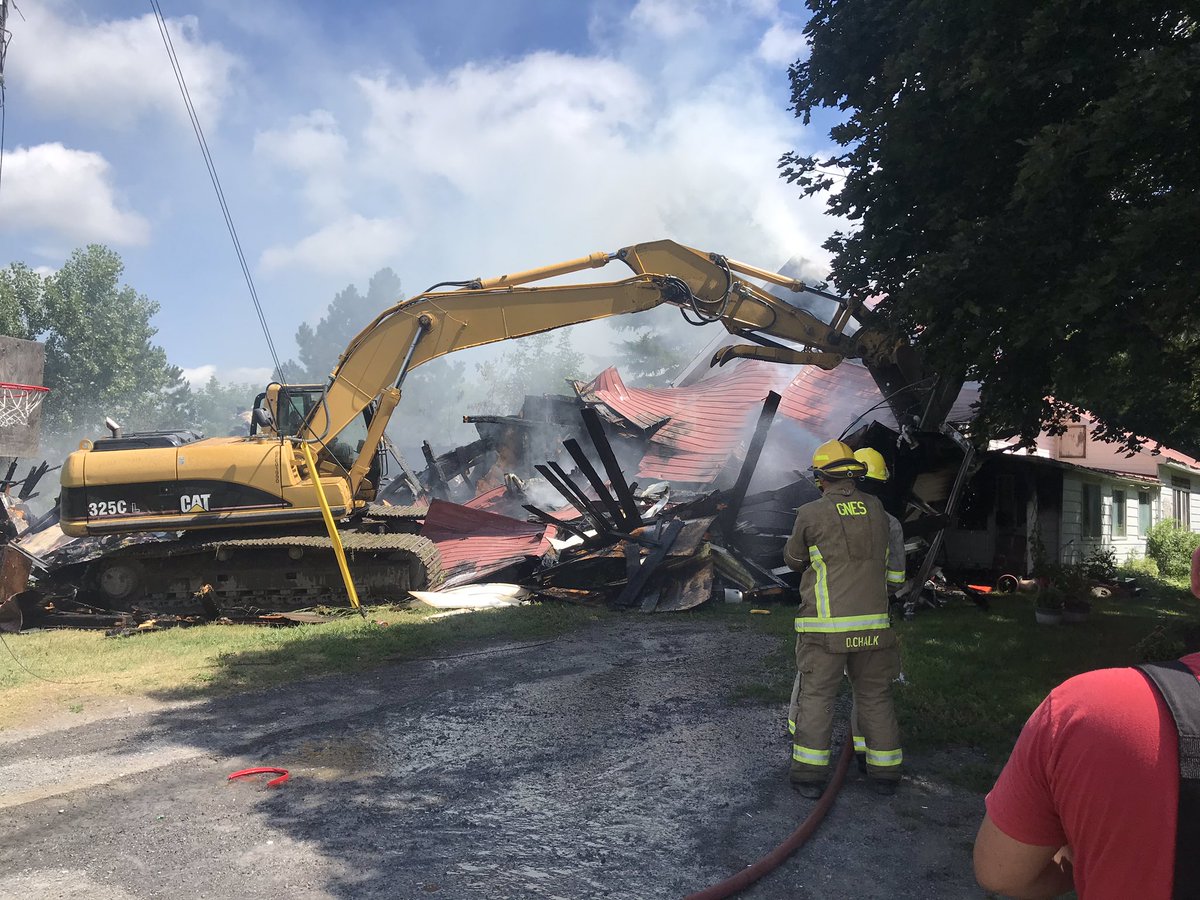 hartacregrains's tweet photo. Thank God for the fire department https://t.co/Gr6WdoGUFn
