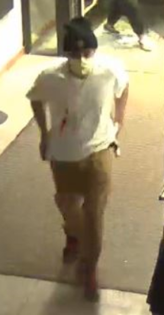 sppdmn's tweet image. Who looted Lululemon? 

It happened at about 11:45 p.m. Thursday, May 28 at the Grand Avenue store. Today we're asking for your help. 

Take a look. Recognize anyone? 

651-266-5900
SPPD-CUITF@ci.stpaul.mn.us 

stpaul.gov/news/who-loote…