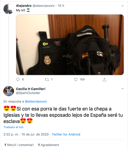 Miquel_R's tweet photo. "Si con esa porra le das fuerte en la chepa a Iglesias y te lo llevas esposado lejos de España seré tu esclava"

Y el funcionario público le da 'me gusta' 

Todo en orden, @interiorgob @policia https://t.co/Nf4U8QfDnY