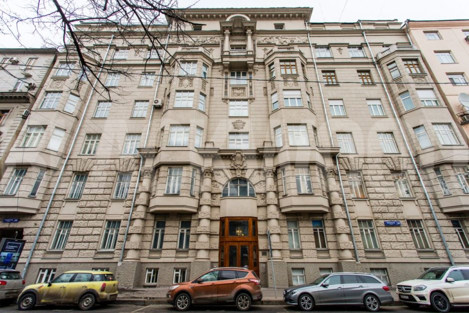 A_Melikishvili's tweet photo. Sleuths at @the_ins_ru discovered that #Kazakhstan's ex-President #Nazarbayev's daughter #Dariga allegedly owns 305 square meter luxury apartment on #Moscow's Povarksaya Street, which is worth $3.52 million. Greed of First Family knows no boundaries. https://t.co/SjZTysqCzJ https://t.co/Lh302Pn53b