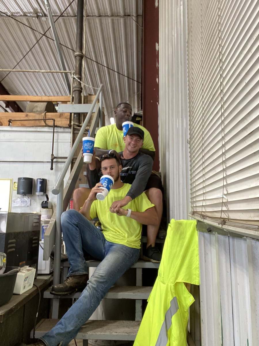 bobbykaufmann1's tweet photo. @Dragon_174 Mow crew loves them too https://t.co/Zq7gFwRyC5