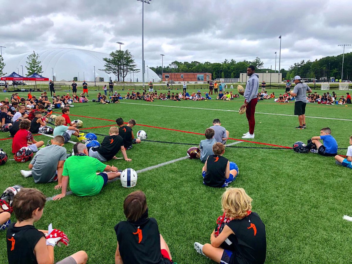 OrlPirates's tweet photo. Massachusetts Pirates lend a helping hand @ The Elite Football Academy (EFA) in Weymouth MA 🏈 🏴☠️
#PiratesGiveBack | #JumpAboard https://t.co/lR2iG4pe5R