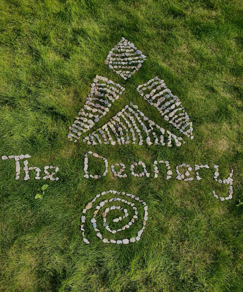 mrs_dossett's tweet photo. An amazing earth art representation of our @deaneryacademy ALIVE model for our Earth project.
@eduprincipal @AP_Deanery @Art_Deanery @RE_Deanery
#deaneryprojects
What a wonderful way to end this academic year during this uncertain time - it is, after all, based on #hope https://t.co/tgLtsLokgO