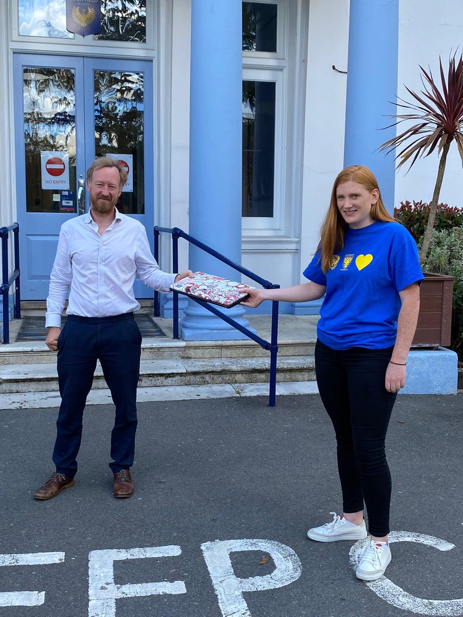 DLAConnectKids's tweet photo. More and more deliveries to kids who need devices to complete their school work 💙💛 TAKE A LOOK ➡️ to see where we’ve been visiting! https://t.co/oTyTDWIORN