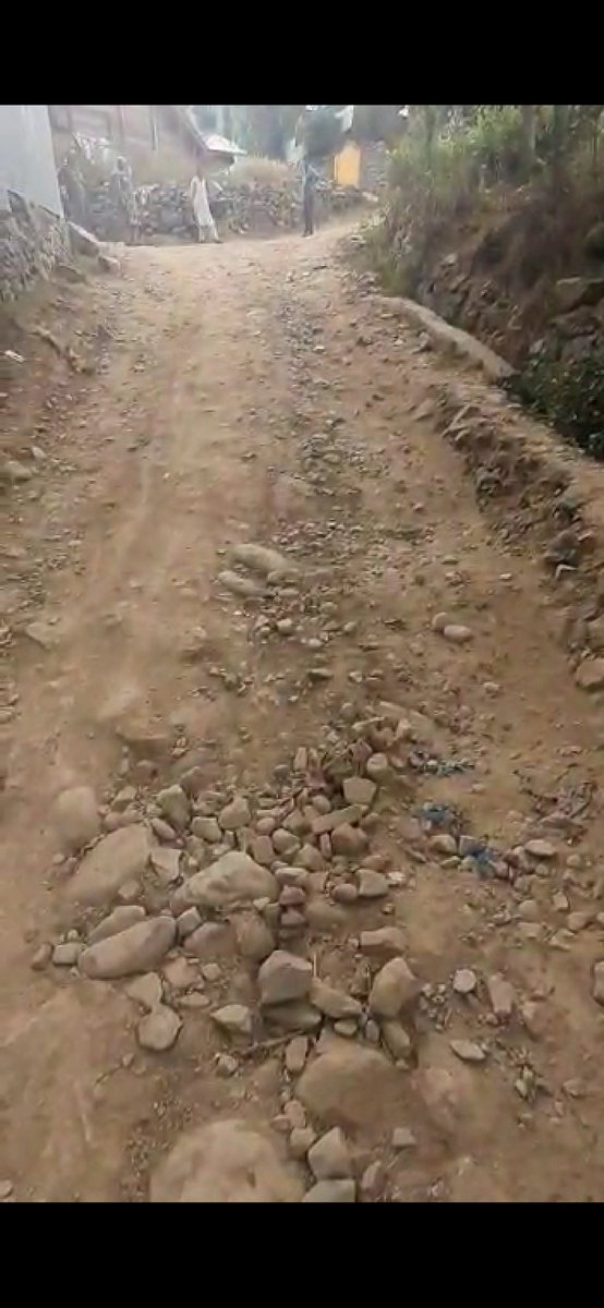 realmehrajkhan's tweet photo. @owaissir. For the past few years, it seems impossible to walk on the road that starts from the jamia masjid bonakoot and goes upwards.we have made several complaints, but no action has been taken.
Kindly look into the matter and do the needful
#DCBandipora
#bandipora
#bonakoot https://t.co/vuaeBxM0L2