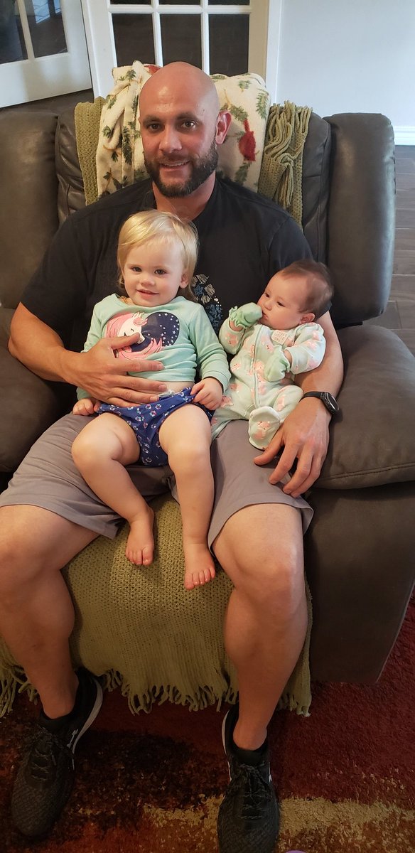 ElishaKentner's tweet image. He is such a good #girldad. I truly have a blessed life.😍 @AaronKentner #ivfmiracles #lovemyfam