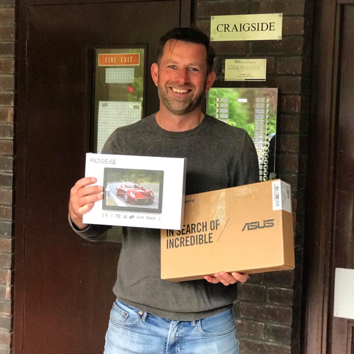 DLAConnectKids's tweet photo. Big shoutout to Stuart and Surbiton High School for their generous donations to KKC 💻The English department donated 3 tablets &amp; 1 chromebook! The teachers and parents also donated 12 devices to KKC. Thank you to everyone @ @SurbitonHigh community! https://t.co/j3QHmUSRRk