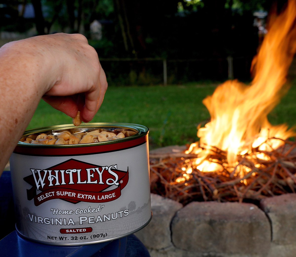 WhitleysPeanuts's tweet photo. Summer nights made even sweeter with Whitley's classic "Home Cooked" Peanuts! Crunchy, fresh and distinctive. One bite and you'll taste why these peanuts are our most popular selection. #whitleyspeanuts https://t.co/YJG6Hk2R6e
