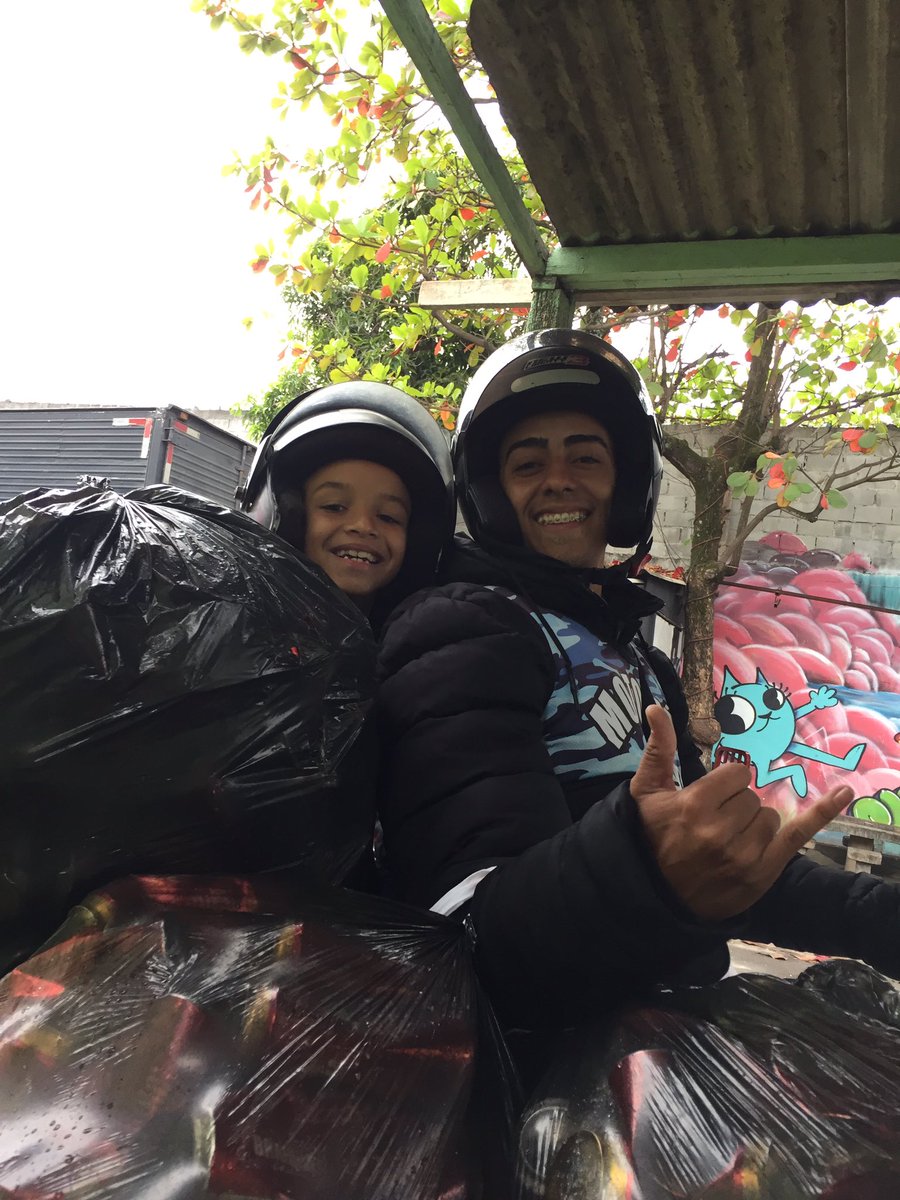 mototaxiduamor's tweet photo. Coé MOTO -TÁXI me cobra quanto pra me levar lá no #CARRO #VELHO pra eu vender minhas latinhas? Quero compra uma bicicleta,  0800 SOBE NA MÓTO AGORA .... 😍🥰😭🛵
#RJ021 https://t.co/WMEzAK12vL