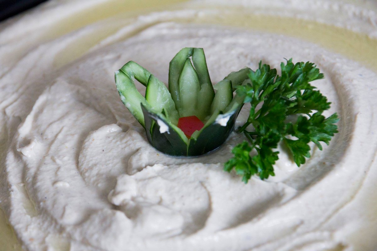 One of Gennifer's (Trazza Foods co-founder) favorite products - Baba Ghanooj! With beautiful fresh vegetable garnish.
#eatlocalpdx #healthysnackideas #babaghanooj
