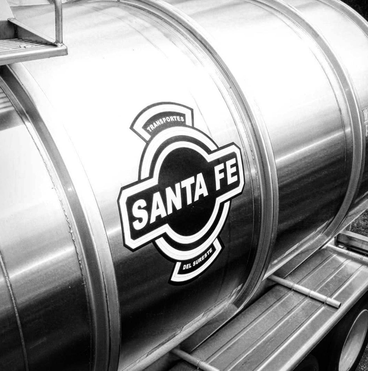 StaFePetro's tweet photo. Cuidamos cada detalle en cada una de nuestras entregas.
#EmpresaMexicana #TransporteTerrestre #Autotanque #TransporteDeHidrocarburos #MexicoUnido #MexicoFuerte https://t.co/z2oSgxjJbu
