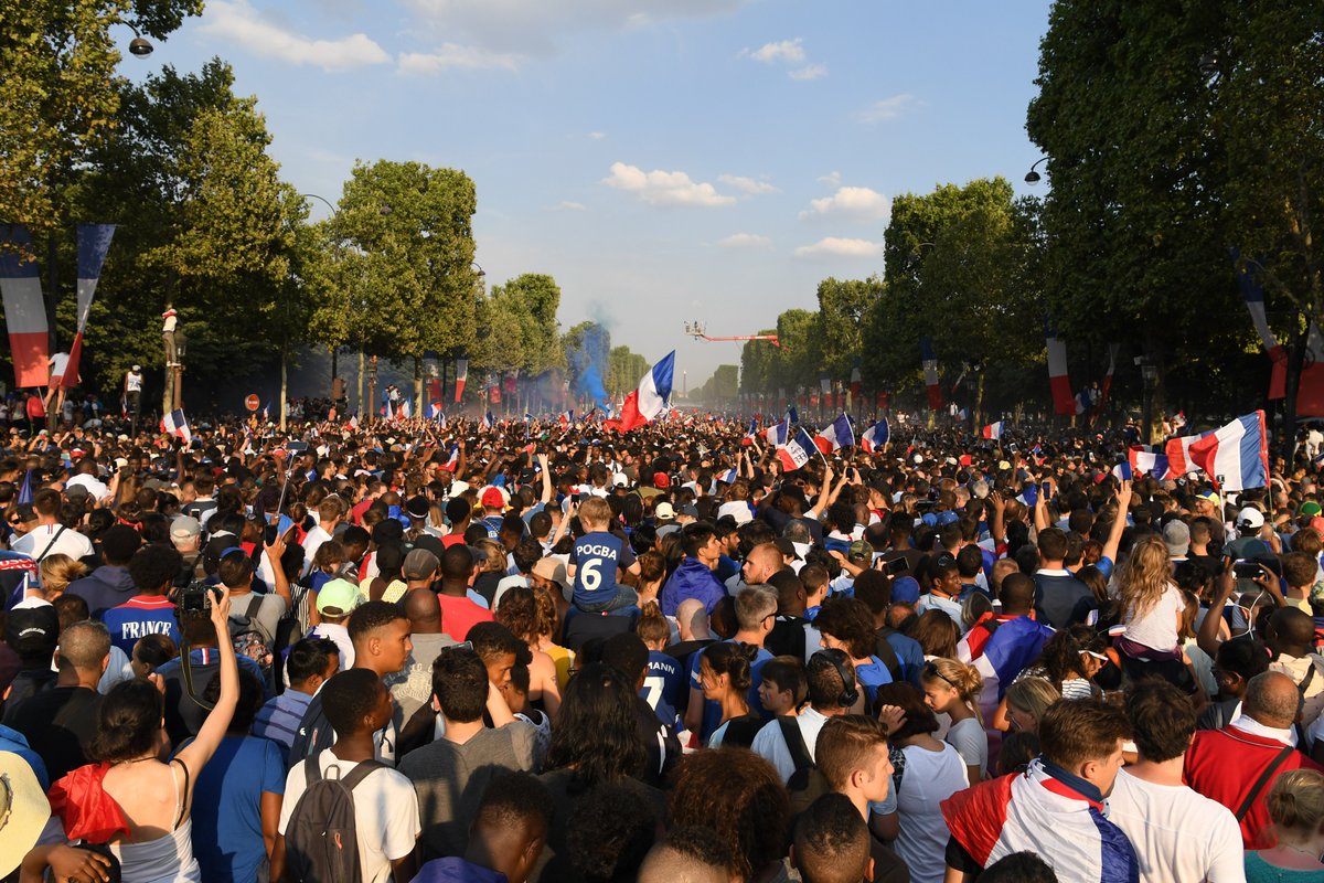 Paris2024's tweet photo. Il y a 2 ans, 2 étoiles 🙏 @equipedefrance 

Quand le sport nous offre des émotions, c'est toujours ensemble qu'on les partage. 

#Paris2024 sera l'occasion d'en vivre de nouvelles 👊 https://t.co/LTjcD1MwrO