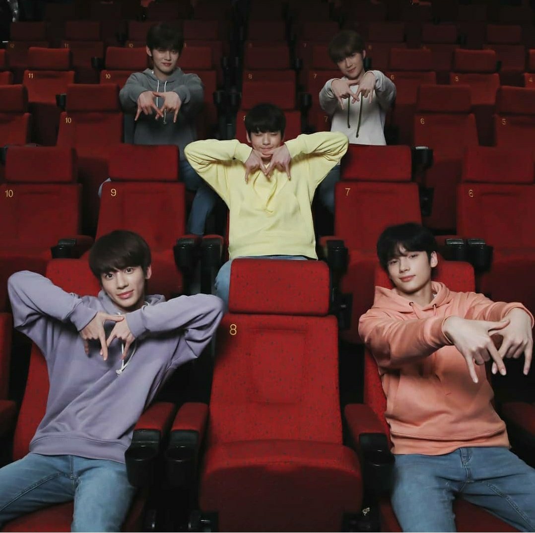 jungkookie_6's tweet photo. 500 días ya amando a estos bebitos, paso re rápido el tiempo, parece que hace poco debutaron y sacaron su primer álbum y yo estuve con ellos♡ y voy a estar hasta el final💙
#500DaysWithTXT @TXT_members https://t.co/BlT2qy5MtN