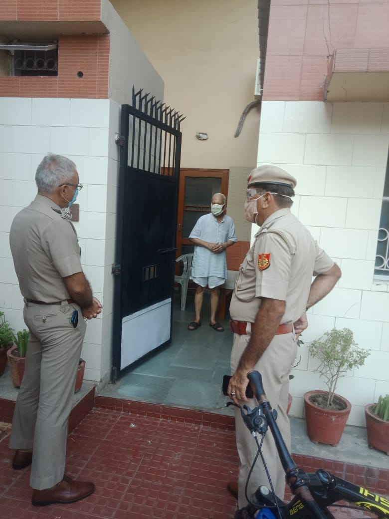DCP South East Delhi (@dcpseastdelhi) on Twitter photo Senior citizens were visited by ACP Sarita Vihar to know about their well being and briefed them about safety precautions.
#WeCare
#DelhiPolice #DilKiPolice
<a href="/DelhiPolice/">Delhi Police</a> <a href="/LtGovDelhi/">LG Delhi</a> <a href="/CPDelhi/">CP Delhi #DilKiPolice</a> Senior citizens were visited by ACP Sarita Vihar to know about their well being and briefed them about safety precautions.
#WeCare
#DelhiPolice #DilKiPolice
<a href="/DelhiPolice/">Delhi Police</a> <a href="/LtGovDelhi/">LG Delhi</a> <a href="/CPDelhi/">CP Delhi #DilKiPolice</a>