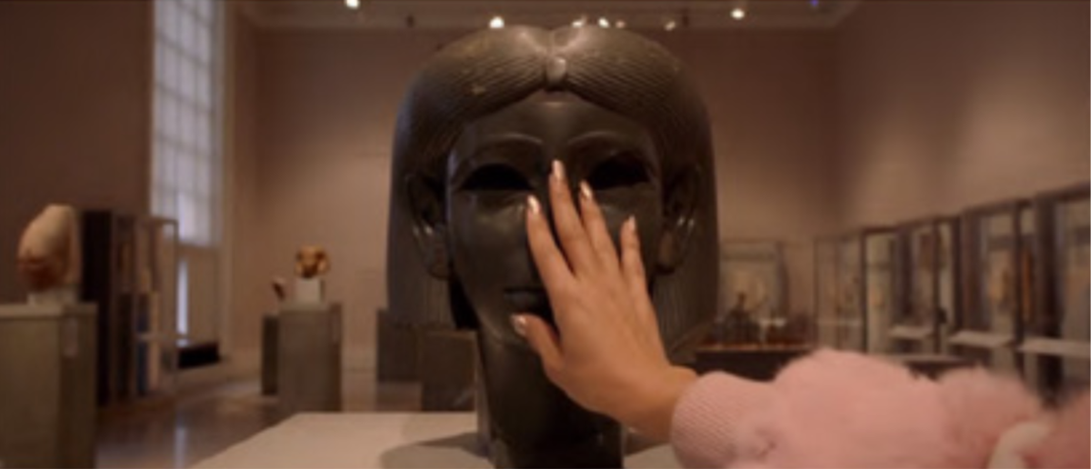 dr_revista's tweet photo. "O que acontece se um grupo de negras trans e outras dissidentes sexuais fantasia com assaltar o museu?" - A Fantasia de Assaltar o Museu por iki yos piña narváez / trad. Cintia Guedes https://t.co/bmVZCXhzVr https://t.co/PaPW5AFNWS