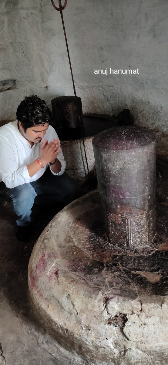 anuj_hanumat's tweet photo. #BigDiscovery Of #AncientPeriod
बौद्धकालीन प्रतीत हो रही प्राचीन गुफा में प्राप्त हुई सहस्त्र शिवलिंग की प्रतिमा
Place- चित्रकूट जिले के रामनगर विकासखण्ड का लौरी गांव
Sahastra Shivalinga statue found in a Buddhist ancient cave #ChitrakootTourism
@ASIGoI
@ChitrakootDm https://t.co/KMlOybjSVs