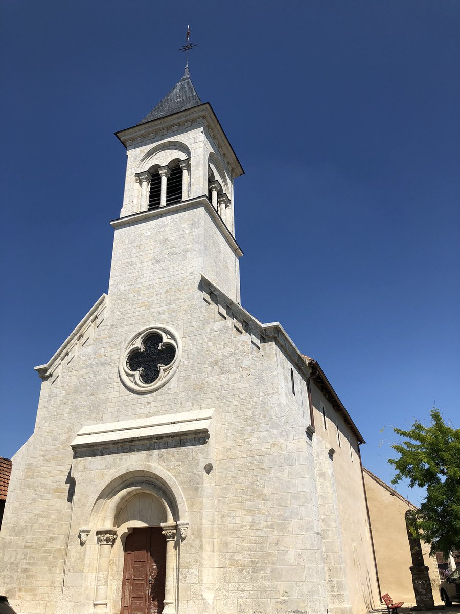 CentreQuestion's tweet photo. Nous vous emmenons sur la route des fresques des Églises de l’Indre dans ce nouvel épisode « Cet été, je visite l’Indre » 

Retrouvez notre vidéo sur YouTube : https://t.co/AINANUxxSP

#cetetejevisitelafrance #CetetejevisitelIndre #Indre #Berry #Arthon #LeMenou #Vic #Gargilesse https://t.co/BVx2dDcX0D