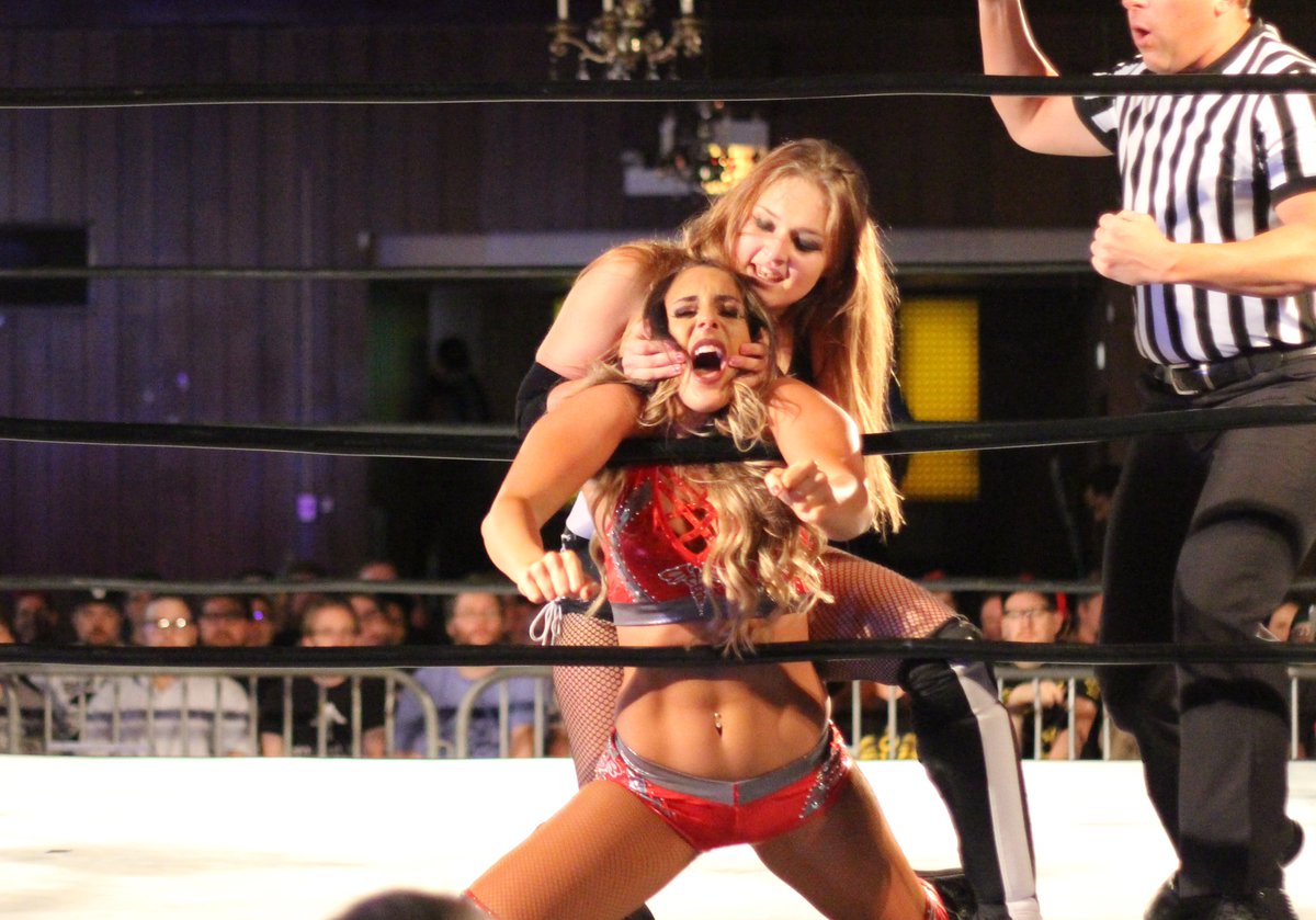 DAFALCON11's tweet photo. @RealBrittBaker from a @SHIMMERwomen #VOL105 match vs @REALSierra_ https://t.co/htneNOy408