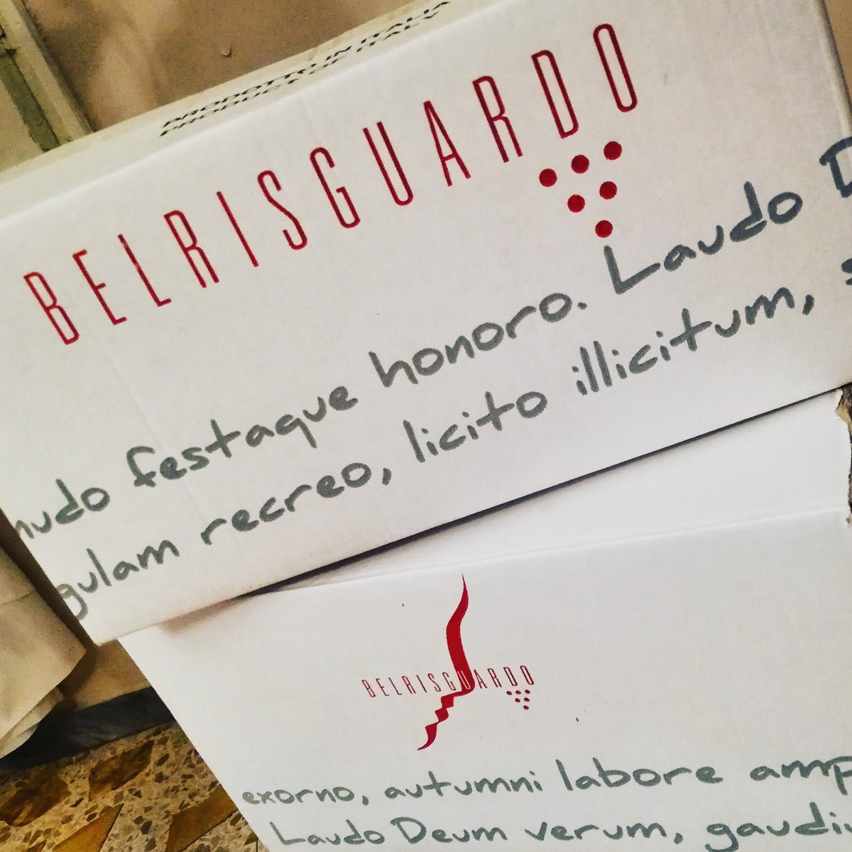 belrisguard's tweet photo. #box 6 #bottle #scatola 6 #bottiglie #Packaging https://t.co/tQFgZUUk9A