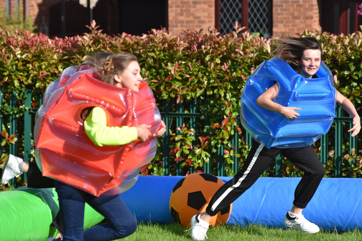 BBCBreakfast's tweet photo. Are you a Year 6 school leaver?
What have you done to mark the occasion? 🥳💃
Send us your pics 📸
@CeRainford put on a day activities for their #leavers2020 ⤵️ https://t.co/WQBCUXqT5l