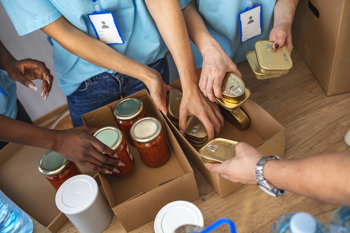 PAIY_App's tweet photo. Canada Life held a virtual food drive for @foodbankscanada which raised more than $53,000, an equivalent of more than 100k meals. https://t.co/3yRKGoG4aU

Support Food Banks Canada even more with our Frontline Appreciation Program. Learn how: https://t.co/jsTasPxGEo https://t.co/D9NKhv1VyZ