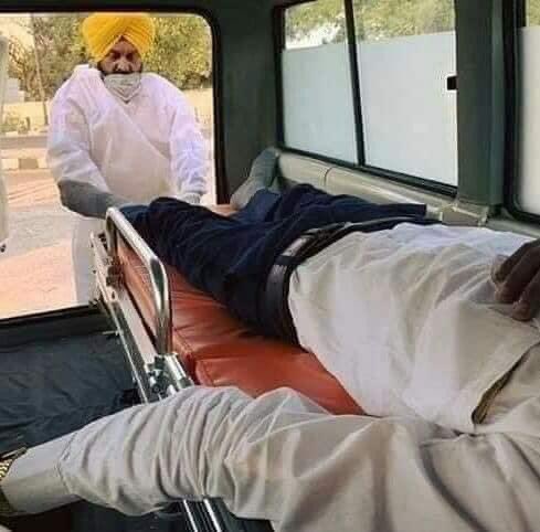 AnimaSonkar's tweet photo. ये है दिल्ली के "जितेंद्र सिंह संटी"

इन्होंने और इनके बेटे ने 265 कोरोना पॉजिटिव लोगो की लाशों (जिनको उनके परिवार वाले छोड़ गए थे) का अंतिम संस्कार किया और अब ये खुद अपने परिवार सहित कोरॉना पॉजिटिव हो गए!
आप हमारे देश वासियों के लिये रोल मॉडल है
आप जल्द स्वस्थ्य हो जाए 🙏🏻🙏🏻🙏🏻 https://t.co/jb7QqEJMvQ