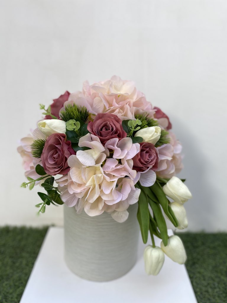 shelovesflower2's tweet photo. ودكم تتعلمون هالتنسيقات وأكثر؟ سجلو معنا في دورة تنسيق الزهور يومين السبت والأحد😍💐 https://t.co/ohAkR009Tn https://t.co/LsryrDgUJ3