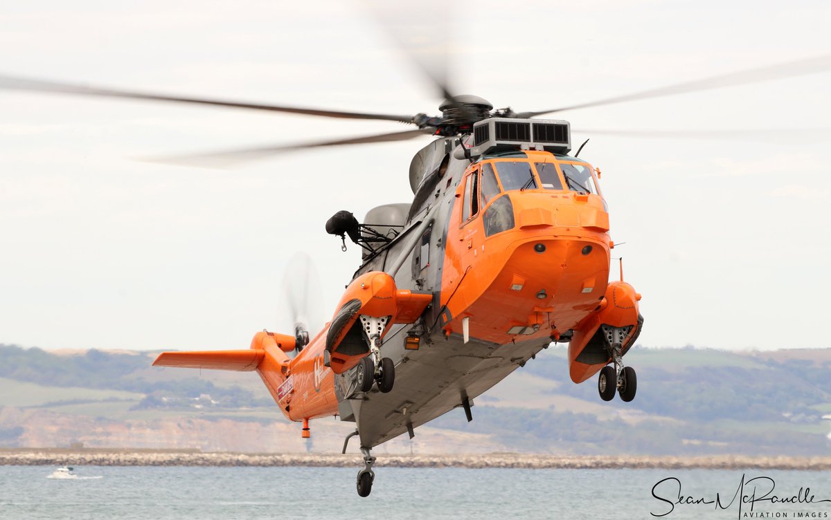 SeanMcRandle's tweet photo. A trip down to Portland on Monday to visit @HeliOperations.

@RNASCuldrose @RoyalNavy @nickchick92a https://t.co/YXgsmd3kyV