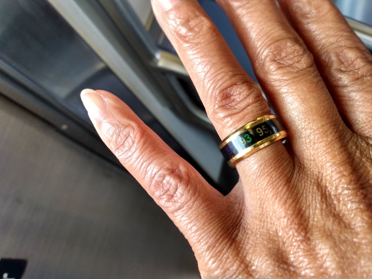 mariaro482136's tweet photo. Gotta love technology these days, especially when now you can keep monitor of your temperature on a ring. #TemperatureRing https://t.co/qrhJG0bYhP